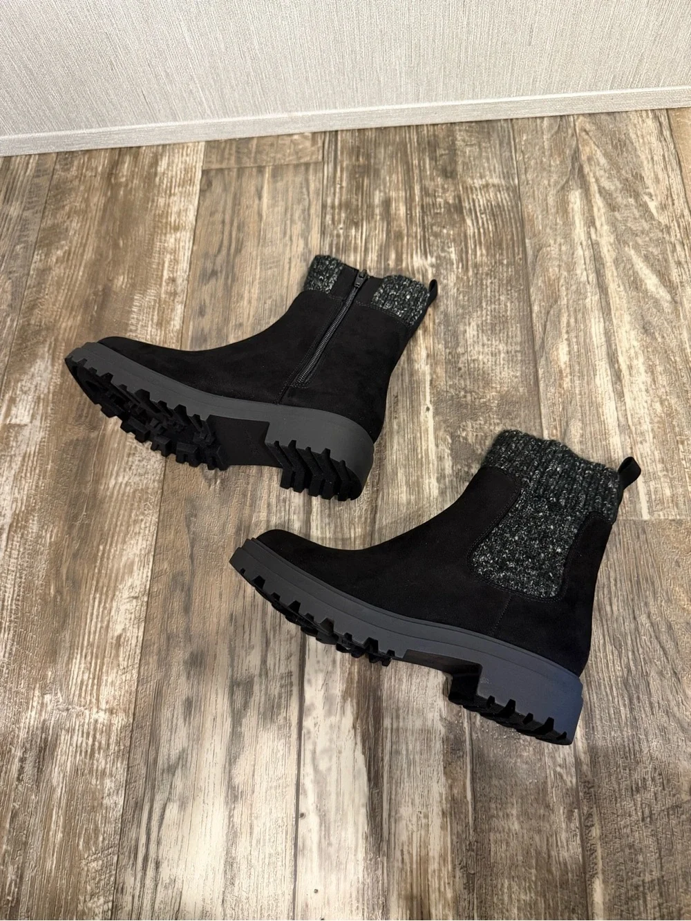 Bella Vita Black Ankle Boot with Charcoal Knit Cuff Size 6